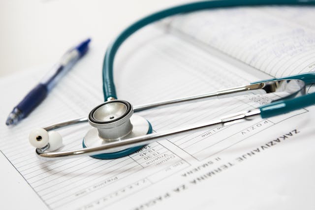 Concediu medical plătit din prima zi pentru pacienții cronici, începând cu 1 iunie