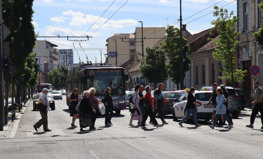 Românii resping premierul independent, dar susțin alegeri anticipate