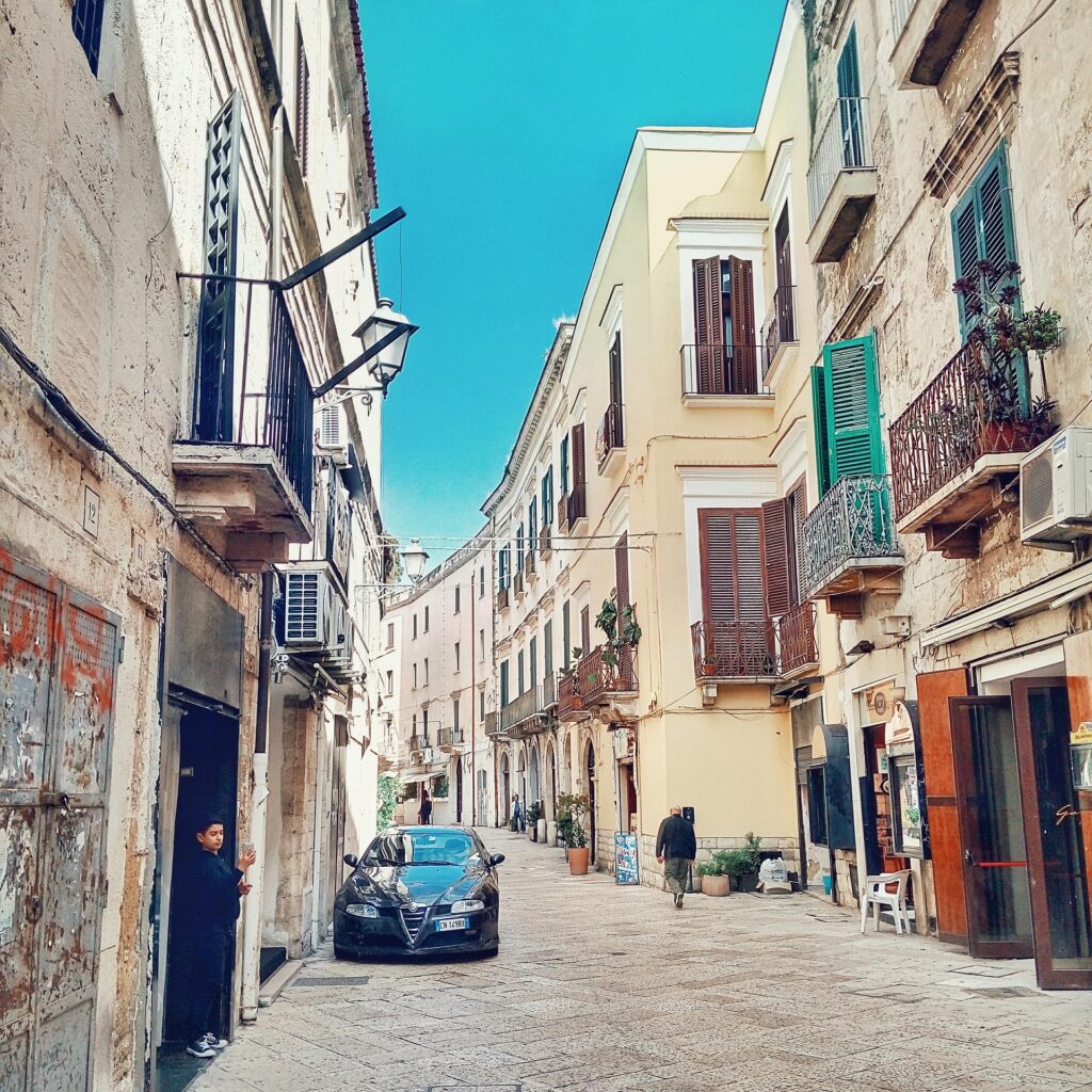 Românii, pe locul 2 în topul turiștilor străini din Bari, cu ocazia Zilei Italiei