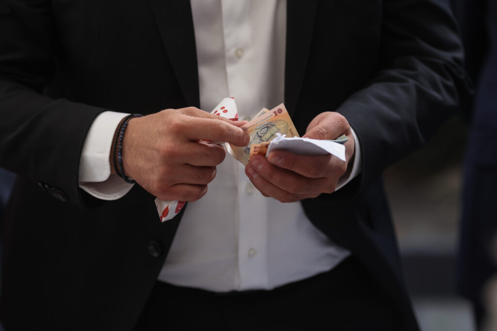 Protest al sindicatelor din Finanţe pentru majorarea salariilor
