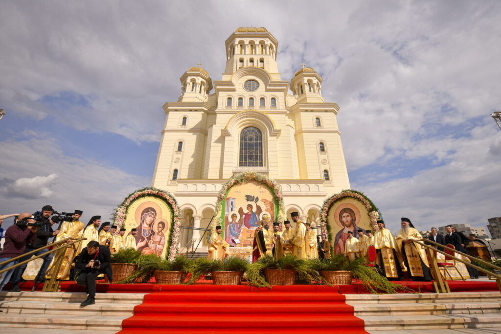 Sinodul Bisericii Ortodoxe Române a decis retragerea lui Petru Păduraru din funcția de Mitropolit al Basarabiei