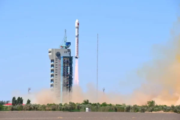 China a efectuat o lansare surpriză a unei rachete în spațiu