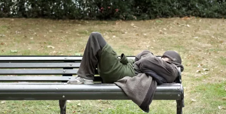 Probleme de igienă într-un cartier din Cluj-Napoca din cauza unui adăpost improvizat