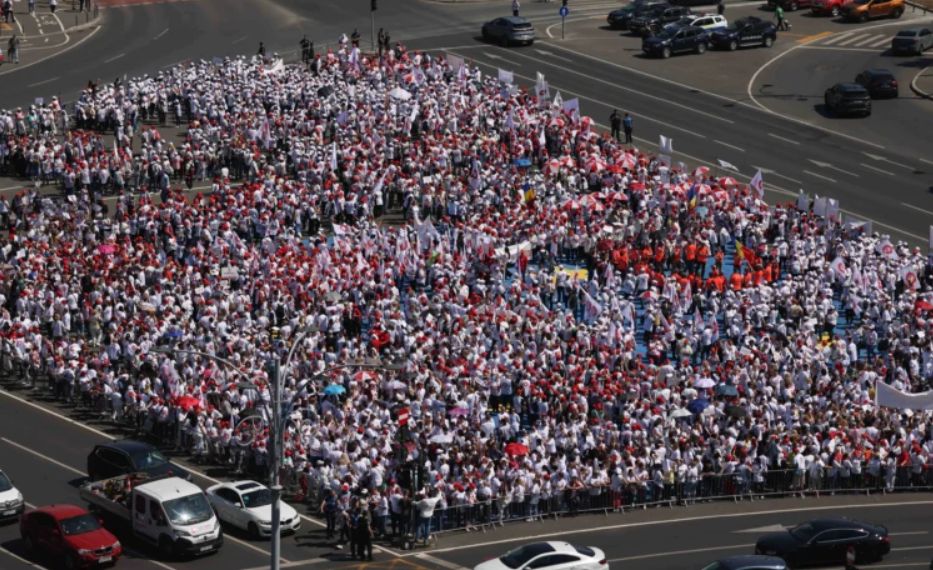 Protest masiv al angajaților din sănătate împotriva noii legi a salarizării