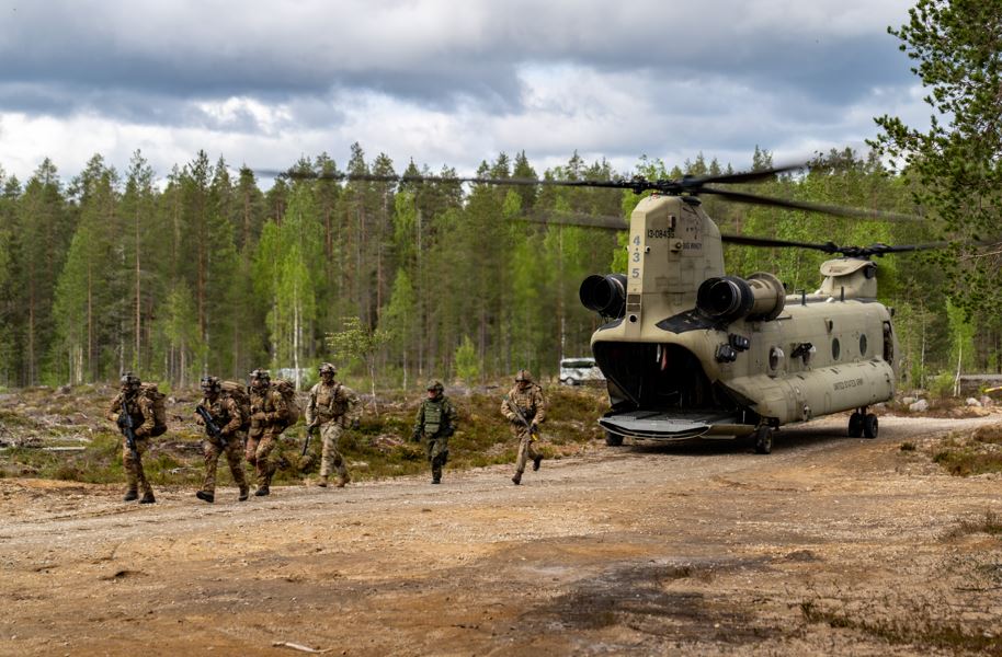 SUA solicită aliaților europeni din NATO să își mărească contribuțiile la forțele aeriene și navale