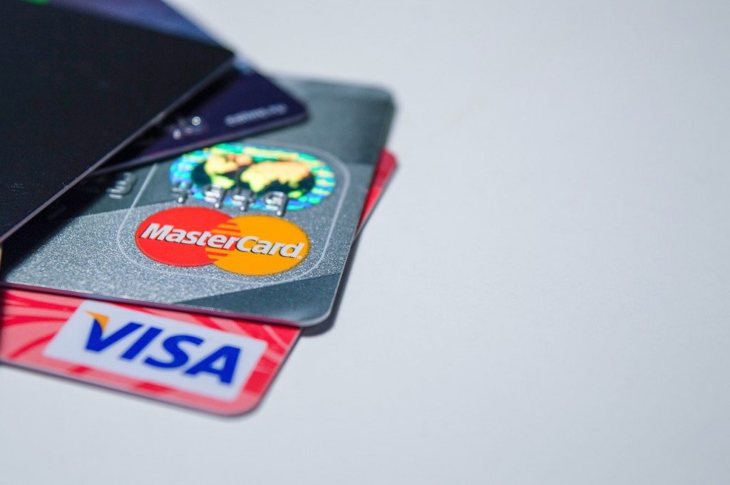 Cuba va întrerupe tranzacțiile cu cardurile Visa și Mastercard din cauza sancțiunilor americane