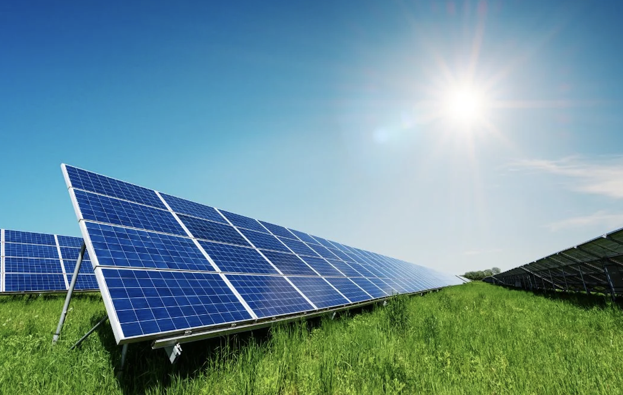 Românii caută soluții pentru facturi mai mici: 27% optează pentru panouri solare