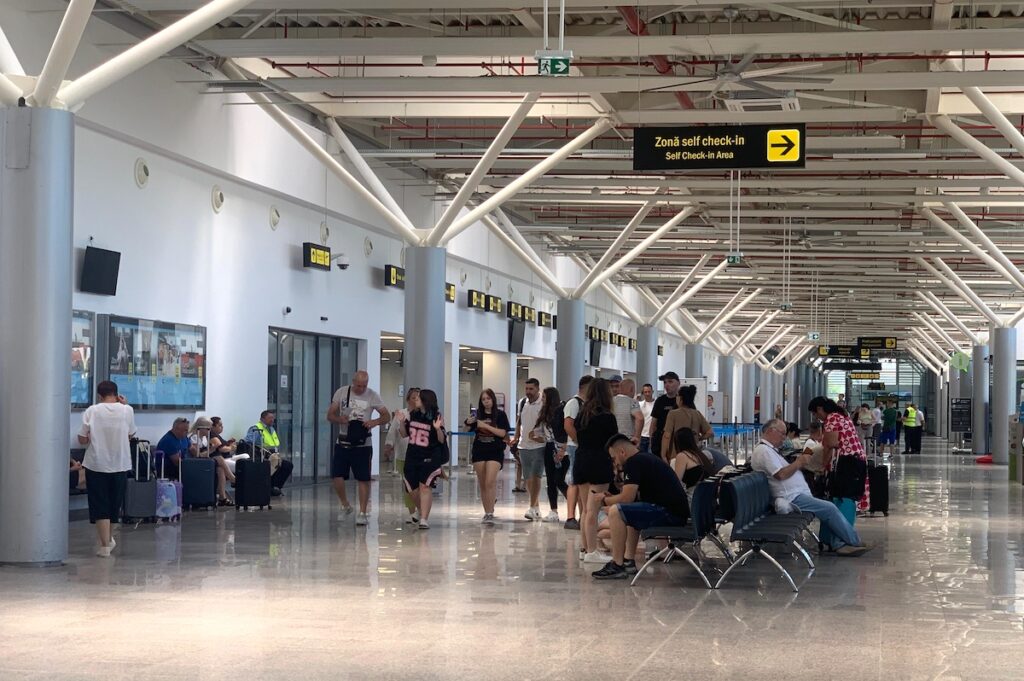 UE menține drepturile pasagerilor aerieni în cazul întârzierilor și anulărilor