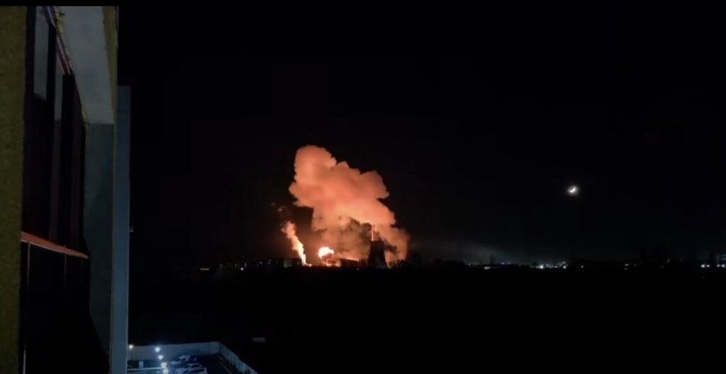 Incendiu în piaţa en-gros de fructe şi legume din Piteşti