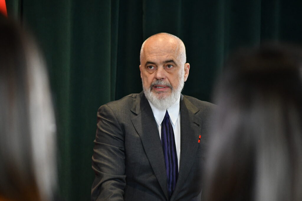 Edi Rama, premierul Albaniei, acuză protestatarii de influențe politice anti-Trump