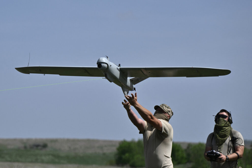 Zelenski: Dronele ucrainene au atacat o bază militară lângă Sankt Petersburg și un depozit de petrol în Krasnodar