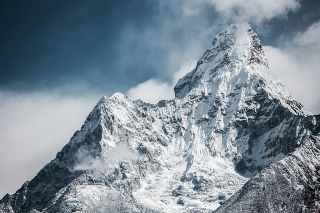 Alpinist nepalez supraviețuiește pe Everest timp de șase zile: „Am mâncat gheață”