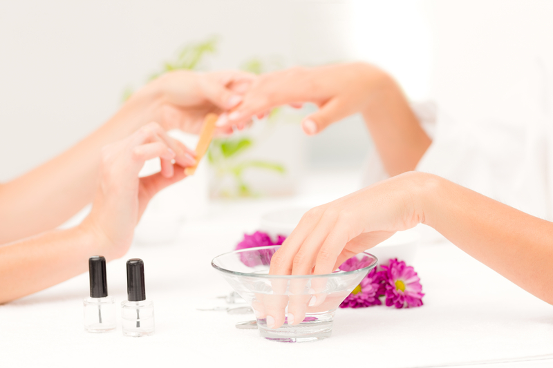 Nou trend în manichiură în 2026: „soap nails” înlocuiesc manichiura franceză