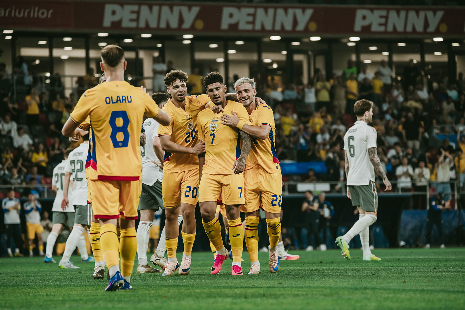 România își începe cu victorie mandatul lui Hagi, învingând Țara Galilor cu 2-1