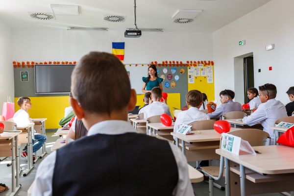 Elevii se pregătesc de vacanța de vară: date importante pentru 2026-2027