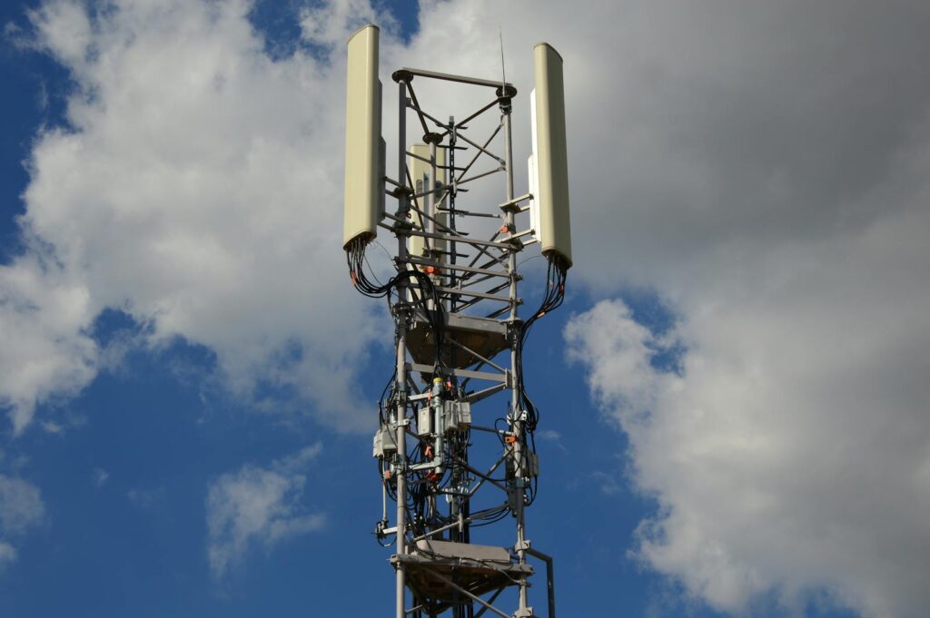 Acord între Bouygues Telecom, Iliad și Orange pentru achiziția SFR