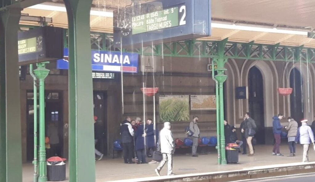 Incendiu la locomotiva unui tren de marfă în gara Sinaia