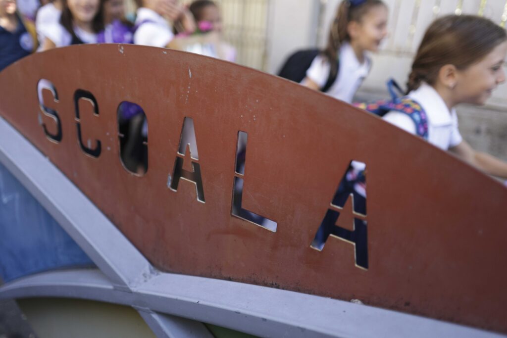 Învățătoare: Provocările relației cu părinții în educație