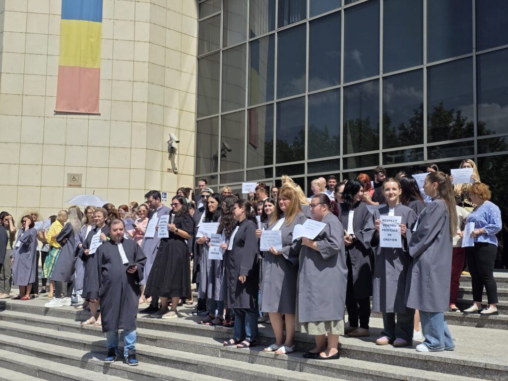Grefierii de la Parchetul General și Tribunalul București protestează împotriva proiectului de lege a salarizării