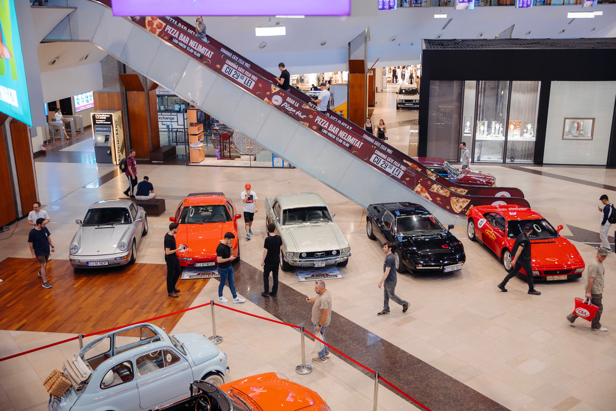 Expoziție de automobile de colecție la Iulius Mall Cluj