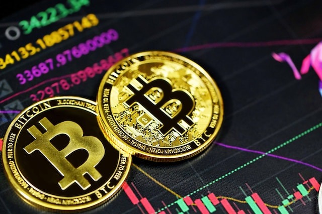 Prețul Bitcoin a atins 59.100 de dolari, minim din octombrie 2024