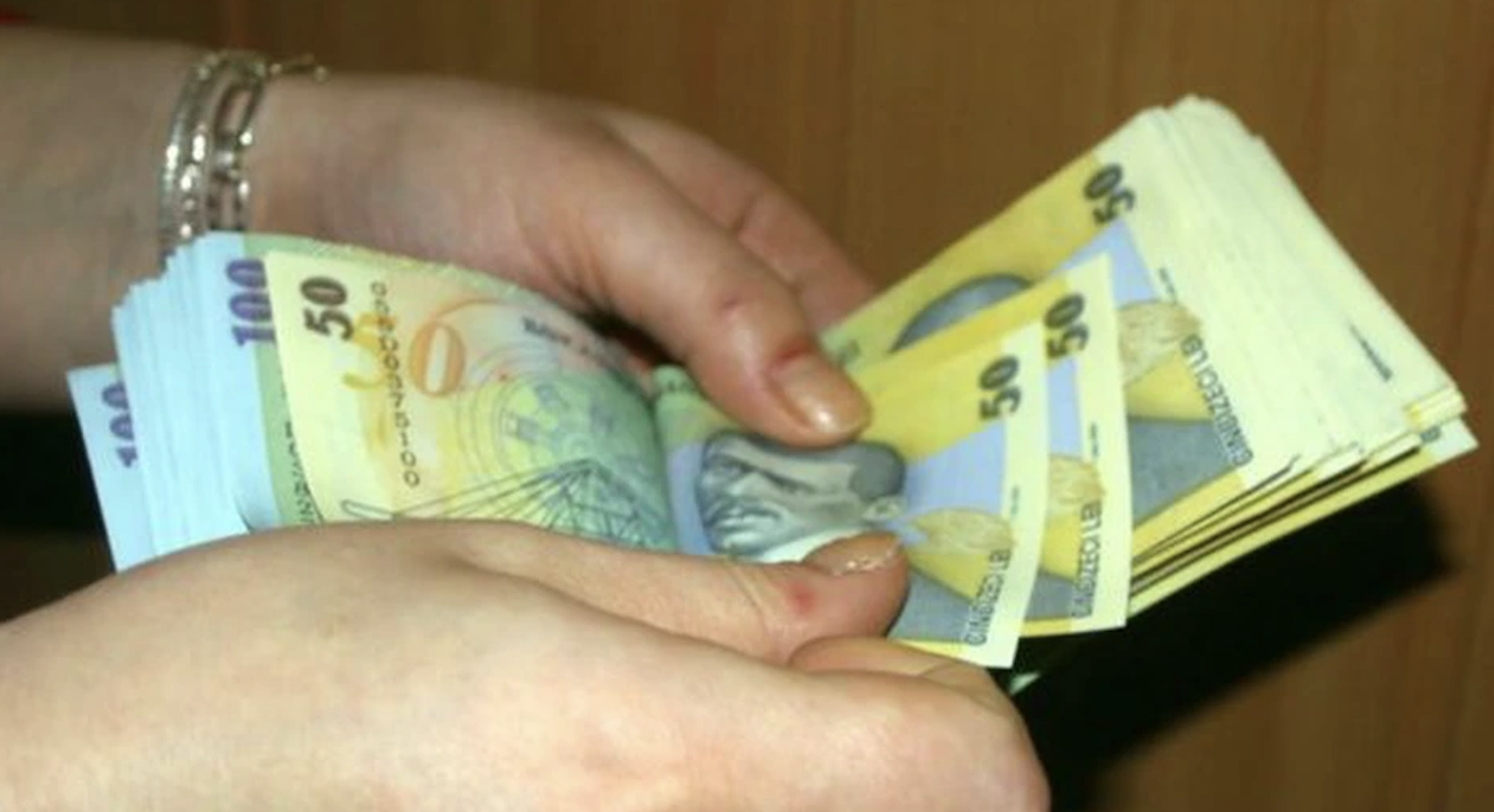 Cresc salariile nominale, dar puterea de cumpărare a românilor scade, conform CNSP