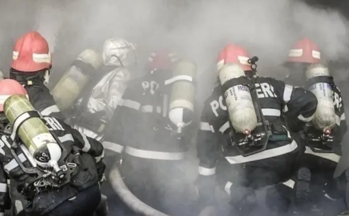 Incendiu într-un apartament din Cluj-Napoca, cu o femeie evacuată