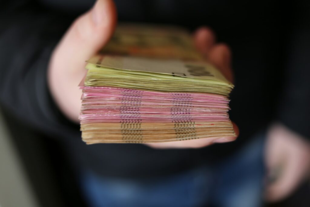 Medic din Dâmbovița reținut pentru luare de mită