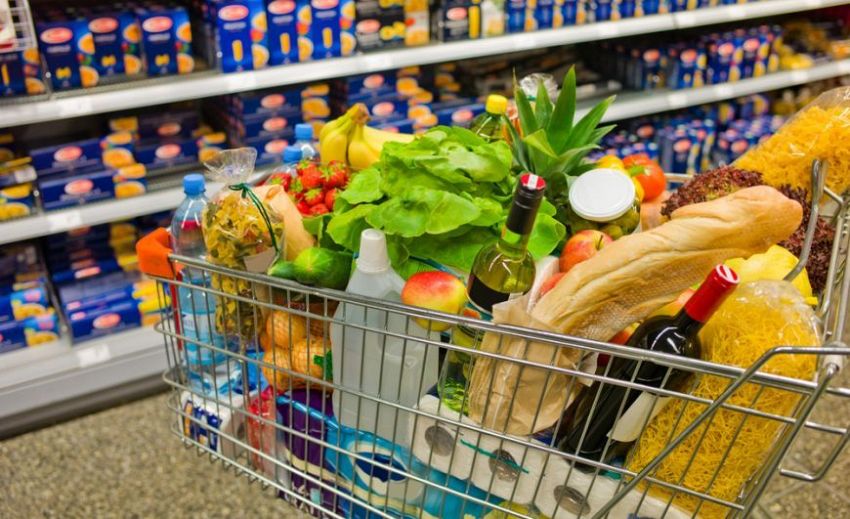 Prelungirea plafonării adaosului comercial pentru alimentele de bază până în 2026