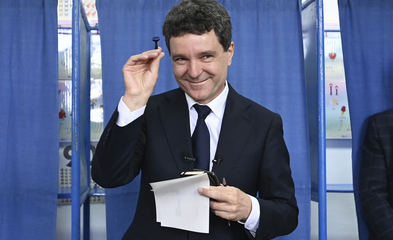 Posibile anticipări? Planul lui Nicușor Dan în cazul căderii Guvernului Tomac
