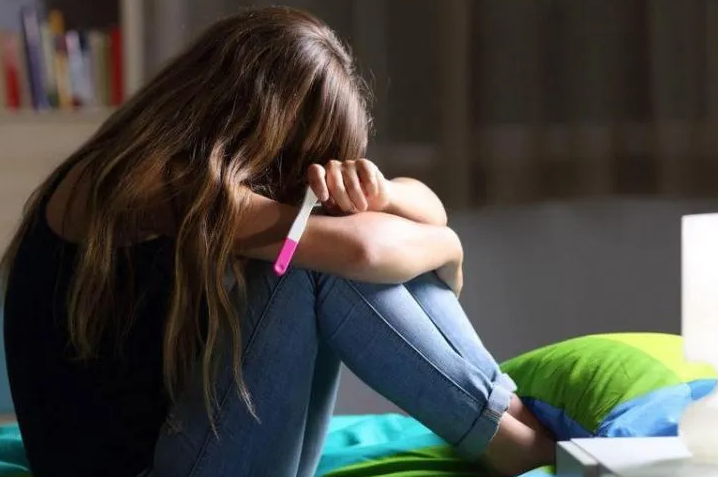 Autoritățile din Cluj anunță măsuri urgente pentru mamele minore și victimele violenței domestice