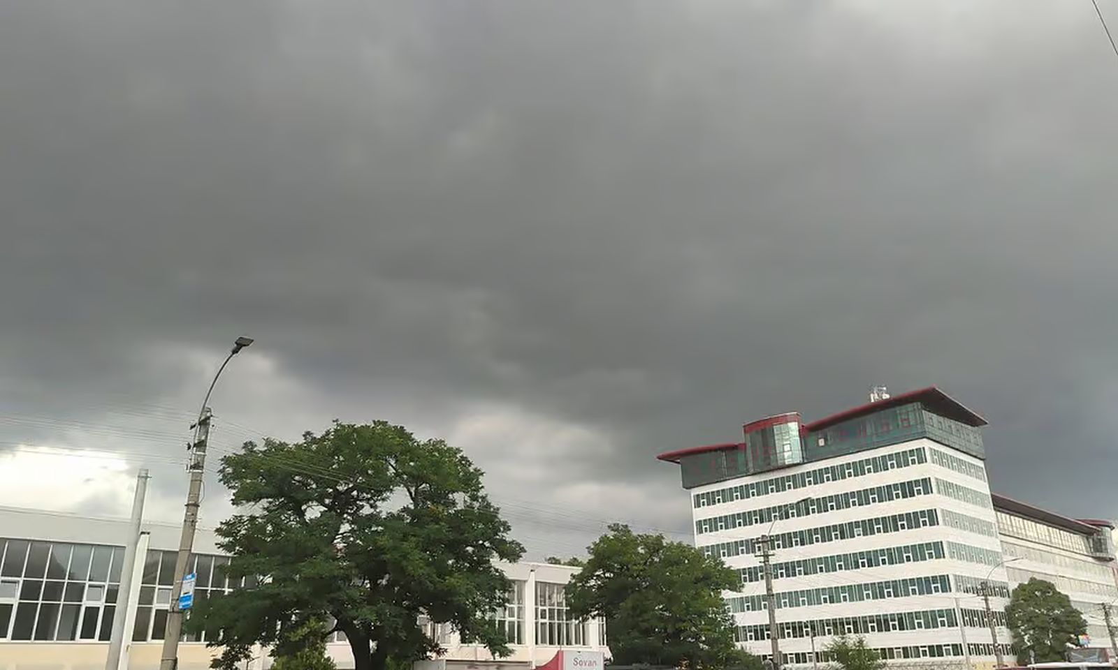 Avertizări meteorologice pentru județul Cluj: Cod Galben de vânt și ploi puternice