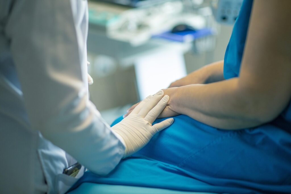Osteopat din Franța condamnat la 17 ani de închisoare pentru violuri și agresiuni sexuale
