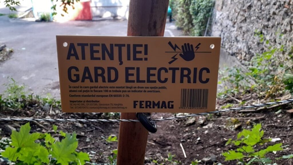 Gardul electric de la Râșnov, eficient, dar urșii continuă să caute breșe