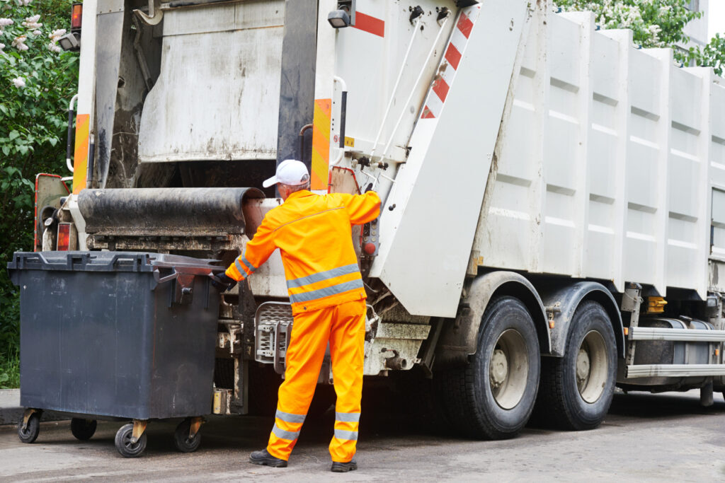 Transportul deșeurilor din Timiș către alte județe continuă până la finalizarea celulei 3 de la Ghizela