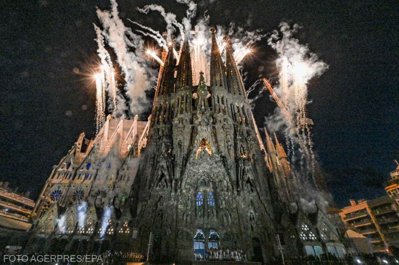 Spectacol de artificii la Sagrada Familia, în vizita Papei Leon al XIV-lea