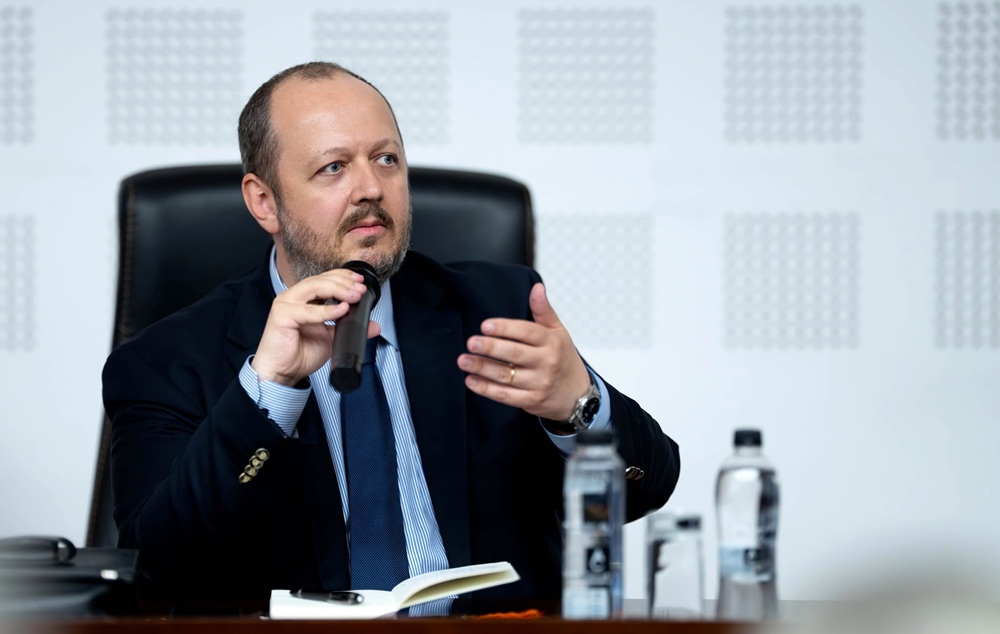Adrian Papahagi se retrage din postul de ministru al Culturii
