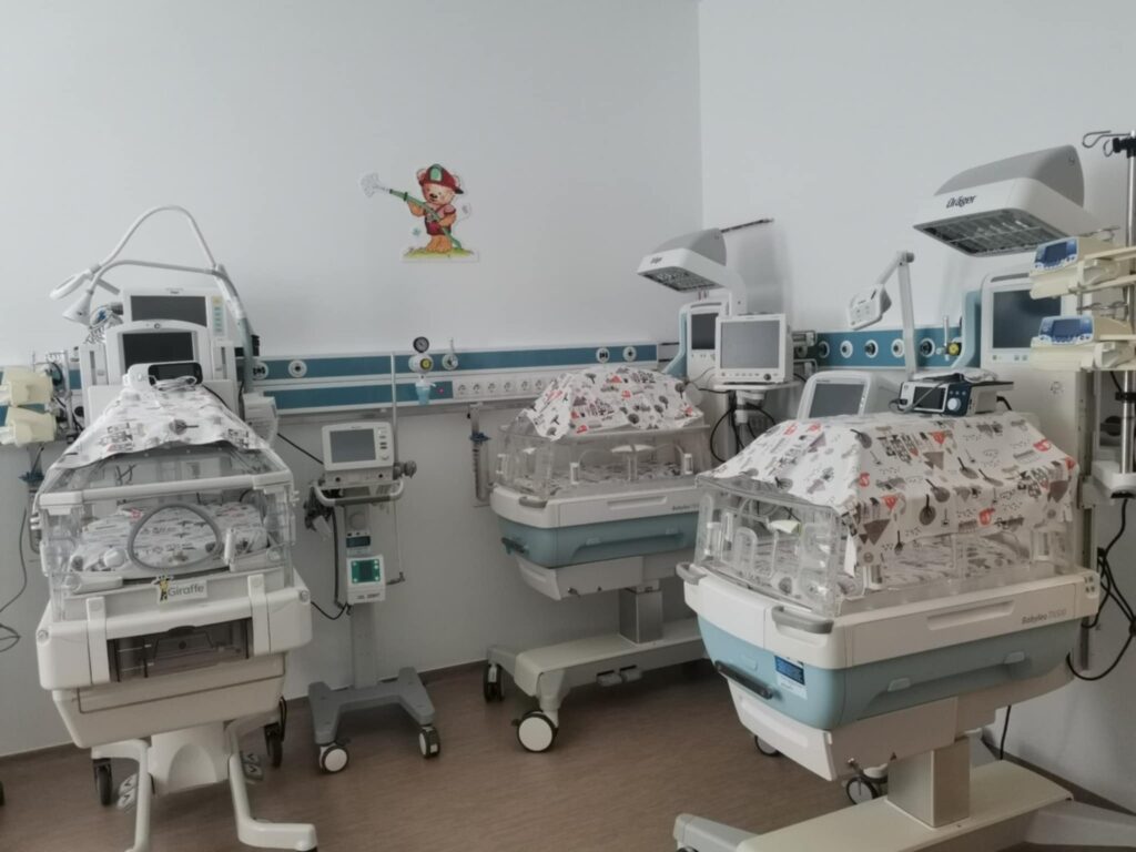 O femeie din Germania a născut gemeni pentru a treia oară fără tratamente de fertilitate