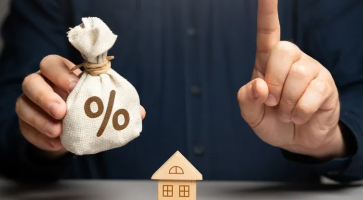 Scumpirea creditelor în euro afectează românii