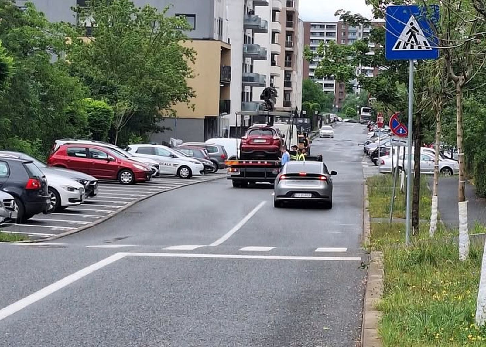 Locuitorii din Între Lacuri acuză Poliția Locală de discriminare în aplicarea regulilor de parcare