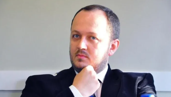 Adrian Papahagi critică AUR pentru contradicții politice