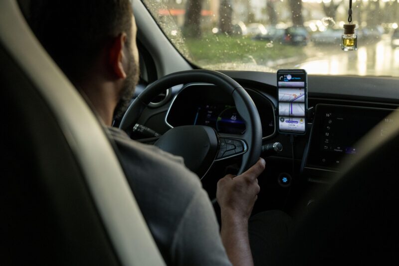 Trei administratori de firme de ride sharing din Arad și Timiș, sub control judiciar