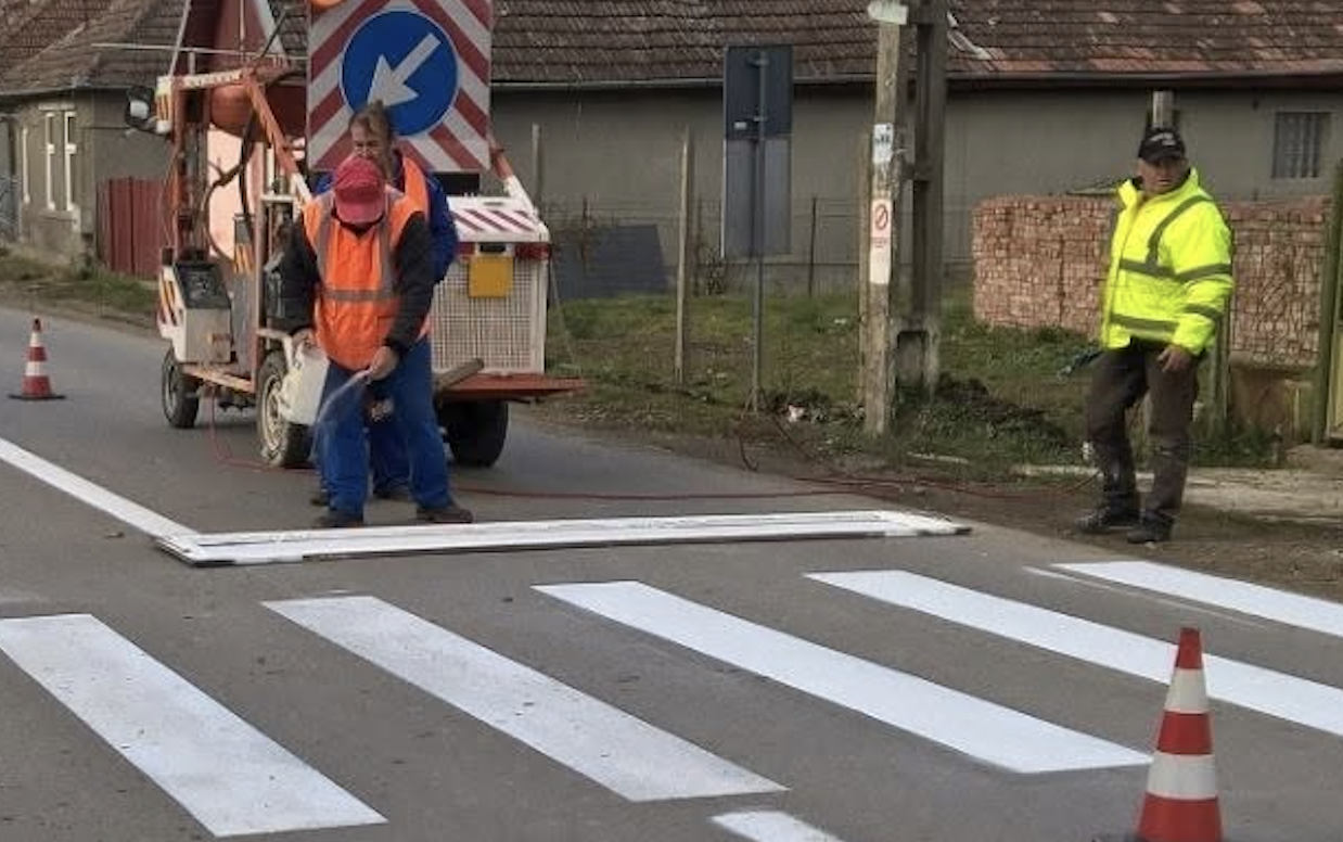 Marcaje rutiere speciale pe drumurile județene din Cluj pentru siguranța circulației