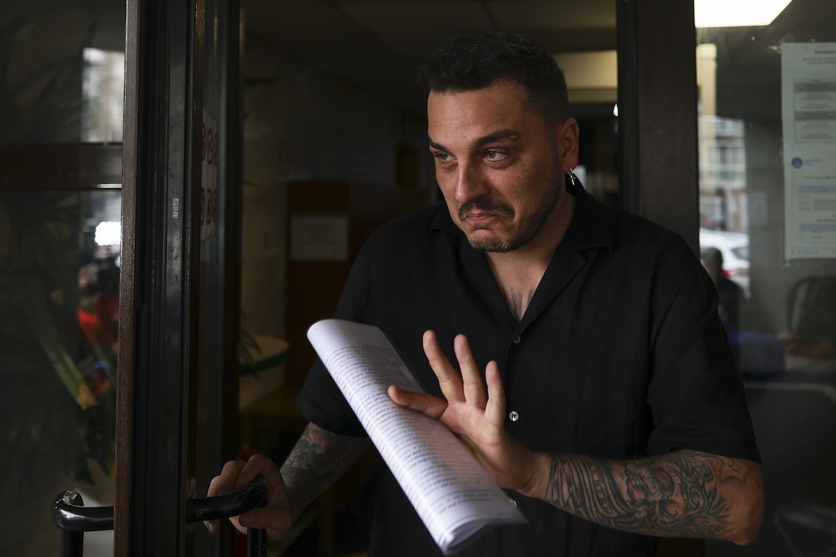 Influencerul Makaveli, sub control judiciar și cu brățară de supraveghere