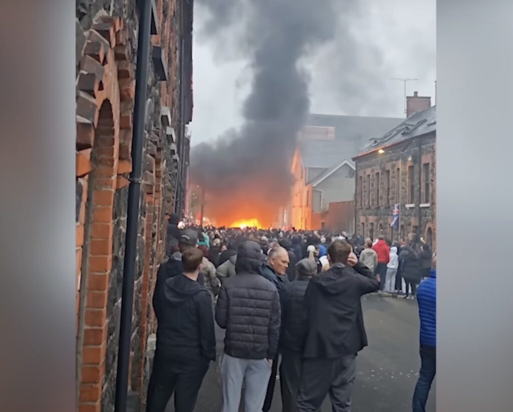 MAE: Colaborăm cu autoritățile din Irlanda de Nord pentru siguranța românilor