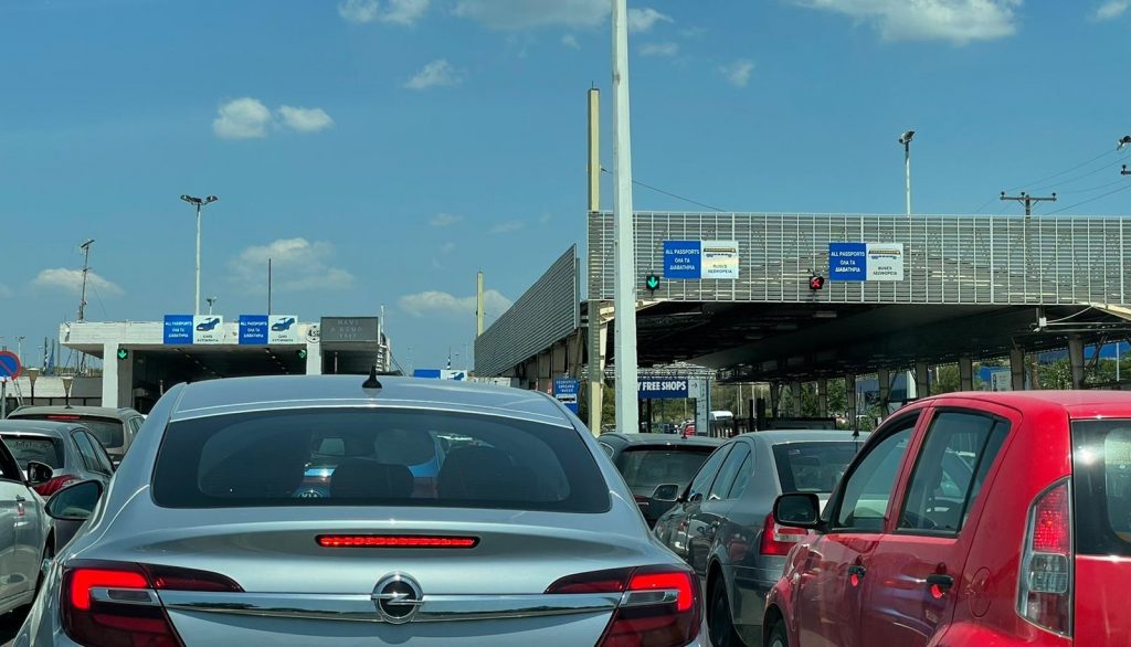 Amânarea noilor reguli pentru trusa medicală auto în Grecia până în 2027