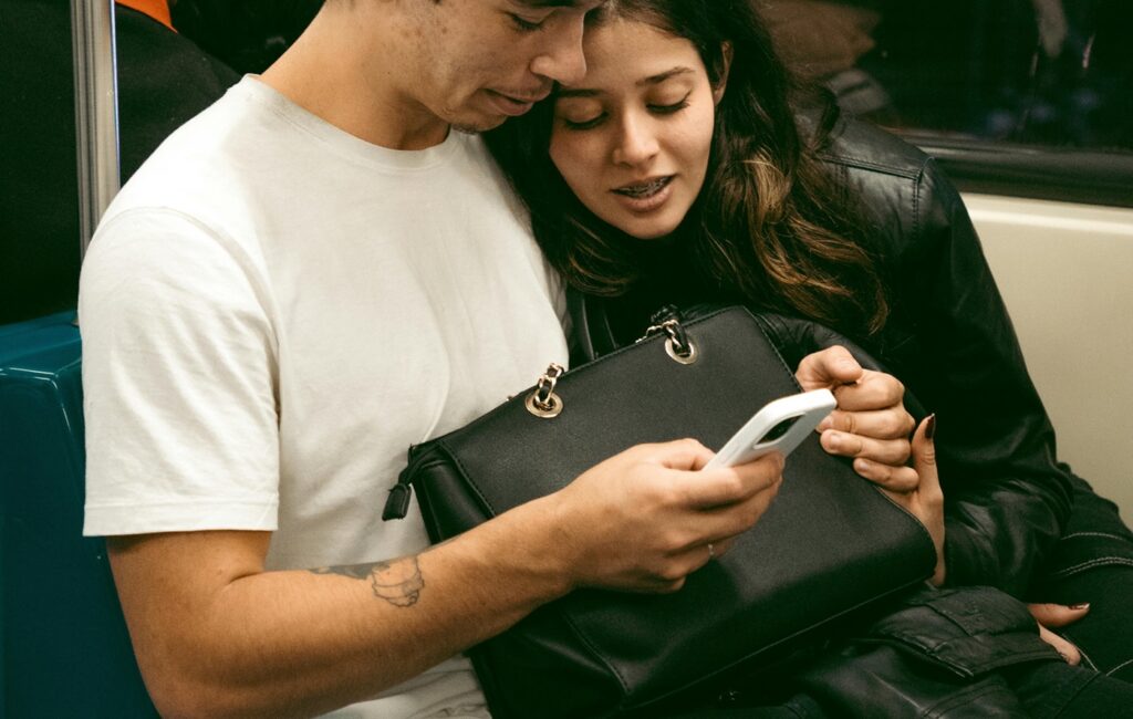 Declinul natalității în SUA corelat cu apariția smartphone-urilor, conform unui studiu