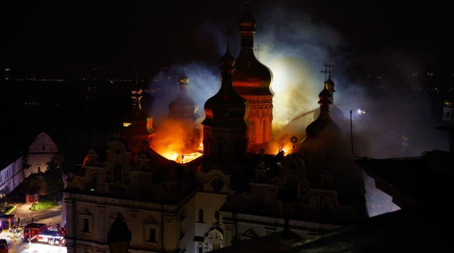 Zelenski acuză Rusia de atac asupra culturii creștine după bombardamentul Lavrei Peșterilor