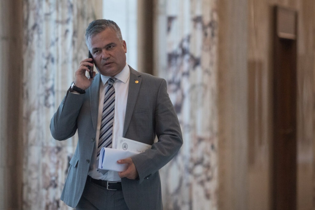 Adrian Veștea: Criticile afectează familia, solicită vot pentru guvern miercuri