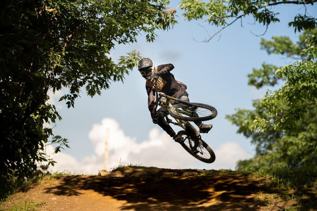 Bike-park-ul Postăvarul din Brașov se deschide în acest weekend